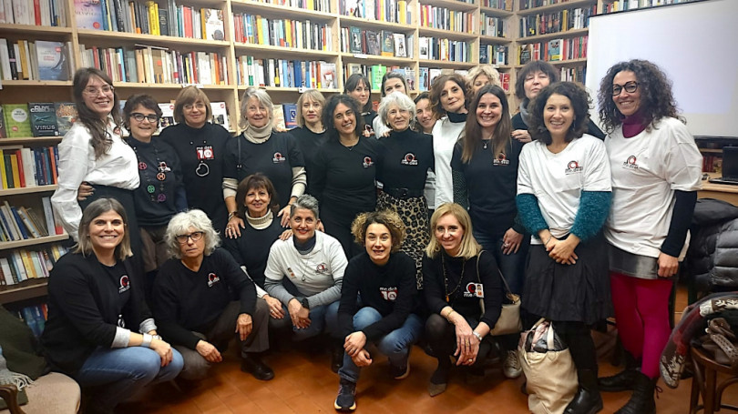 Donne in gruppo al centro dello sguardo